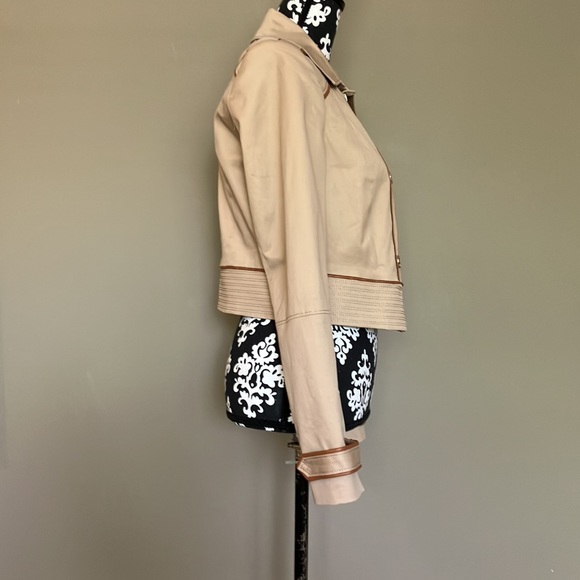 Fun beige and tan White House black market bomber jacket - Picture 3 of 15